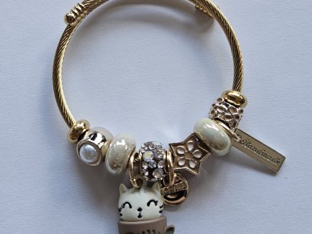 Pulsera de acero color dorado tipo Pandora con charms on Sale