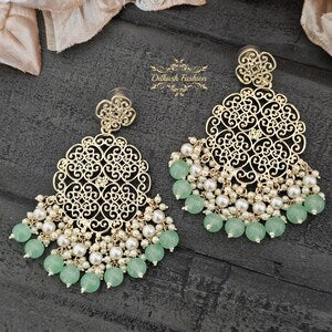 Pendientes indios  en color dorado con abalorios y perlas Sale