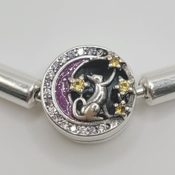 Pulsera de plata de ley  tipo pandora con cierre en forma de luna con circonitas blancas y malvas y gatito cogiendo estrellas Online Sale