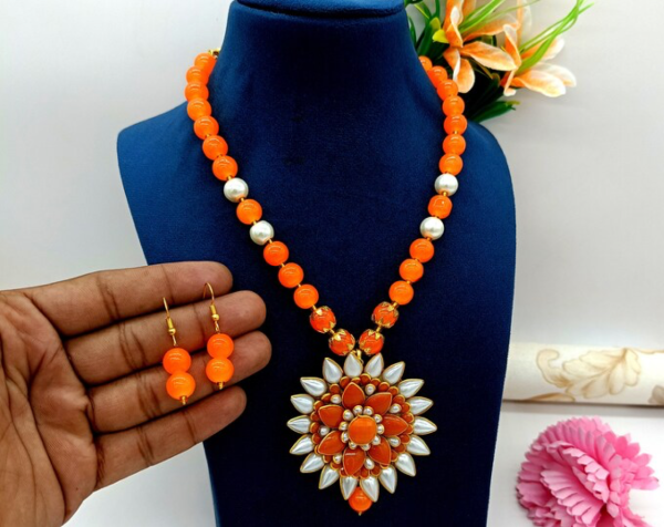 Collar y pendientes de la India en color naranja Cheap