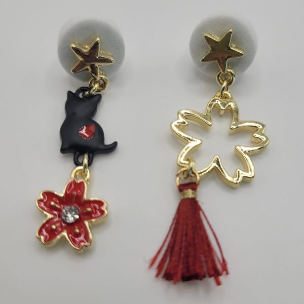 Pendientes de bisutería gatito negro y estrella dorada Sale