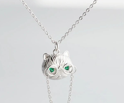 Cadena  en plata de ley con colgante de gatito con gafas y ojos verdes Online Hot Sale