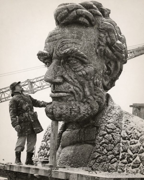 Bust of Abraham Lincoln, 1959 For Cheap