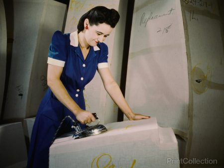 Worker on Self-Sealing Gas Tanks, Goodyear, Akron, Ohio Online