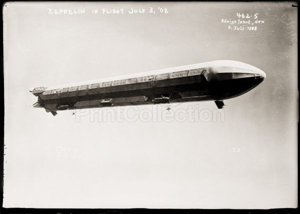 Zeppelin Airship in Flight II Supply